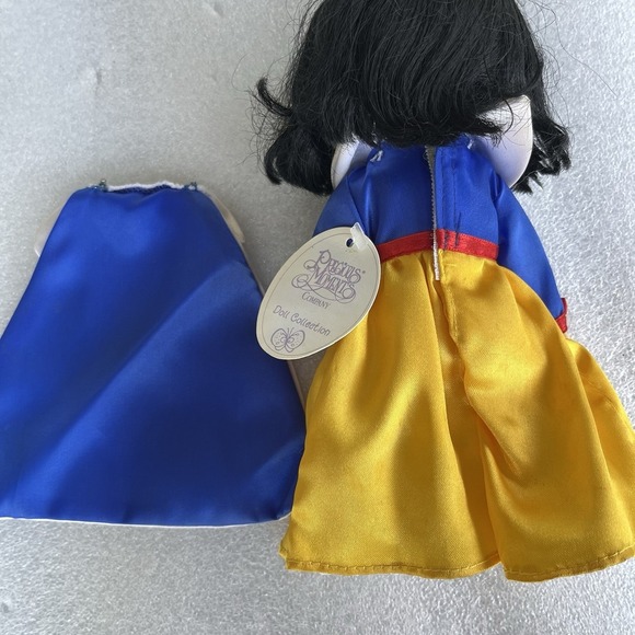 Precious Moments Snow White 3rd Edition 2001 Doll 9" Tall With Tag And Cape - Picture 3 of 5